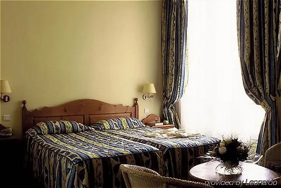Legend Hotel Paris 4*,