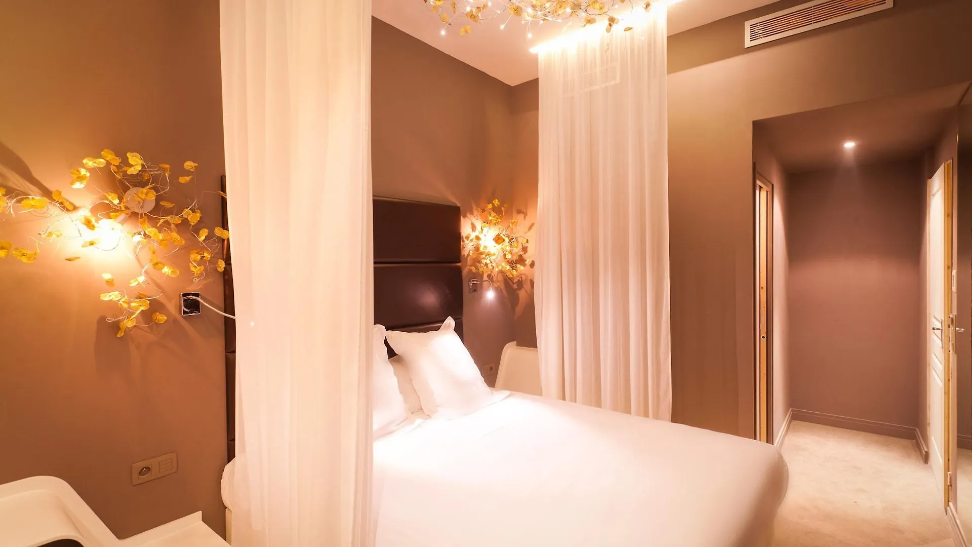 Legend Hotel Paris 4*,  France