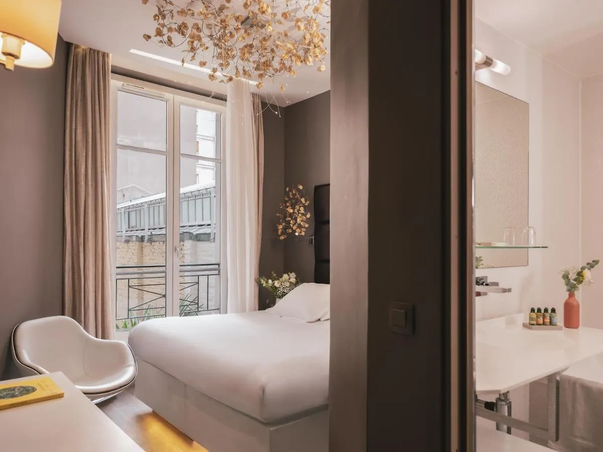 Legend Hotel Paris 4*,