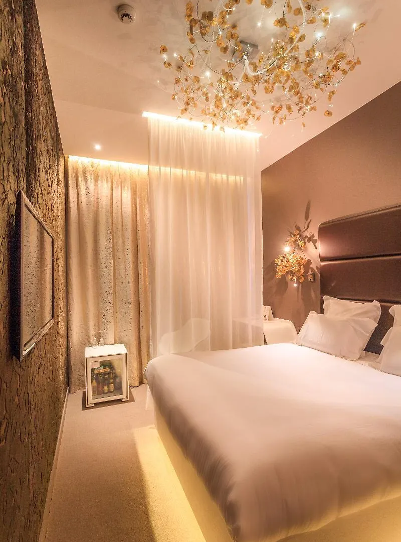 ****  Legend Hotel Paris France