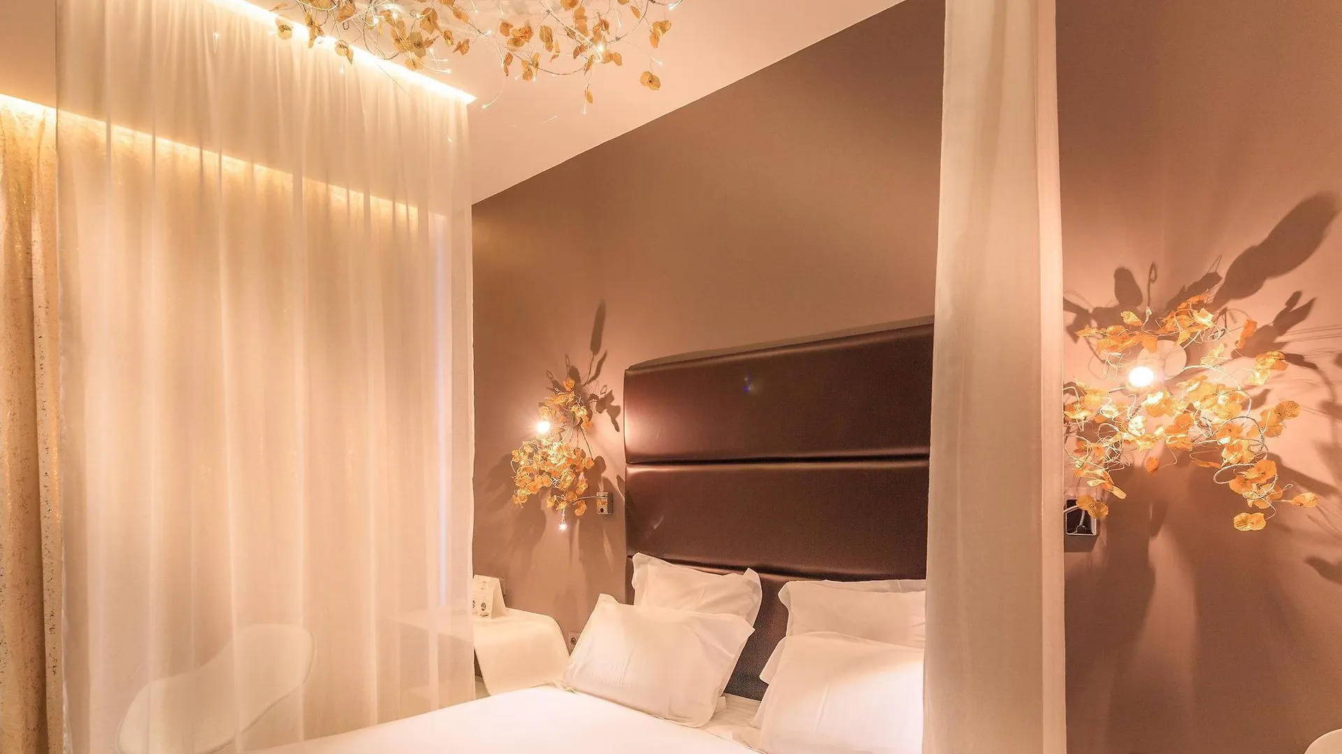 Legend Hotel Paris 4*,  France